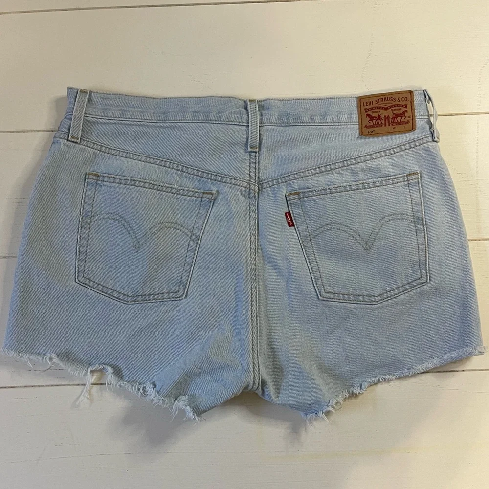 Levis 501 Shorts - Picture 3 of 4